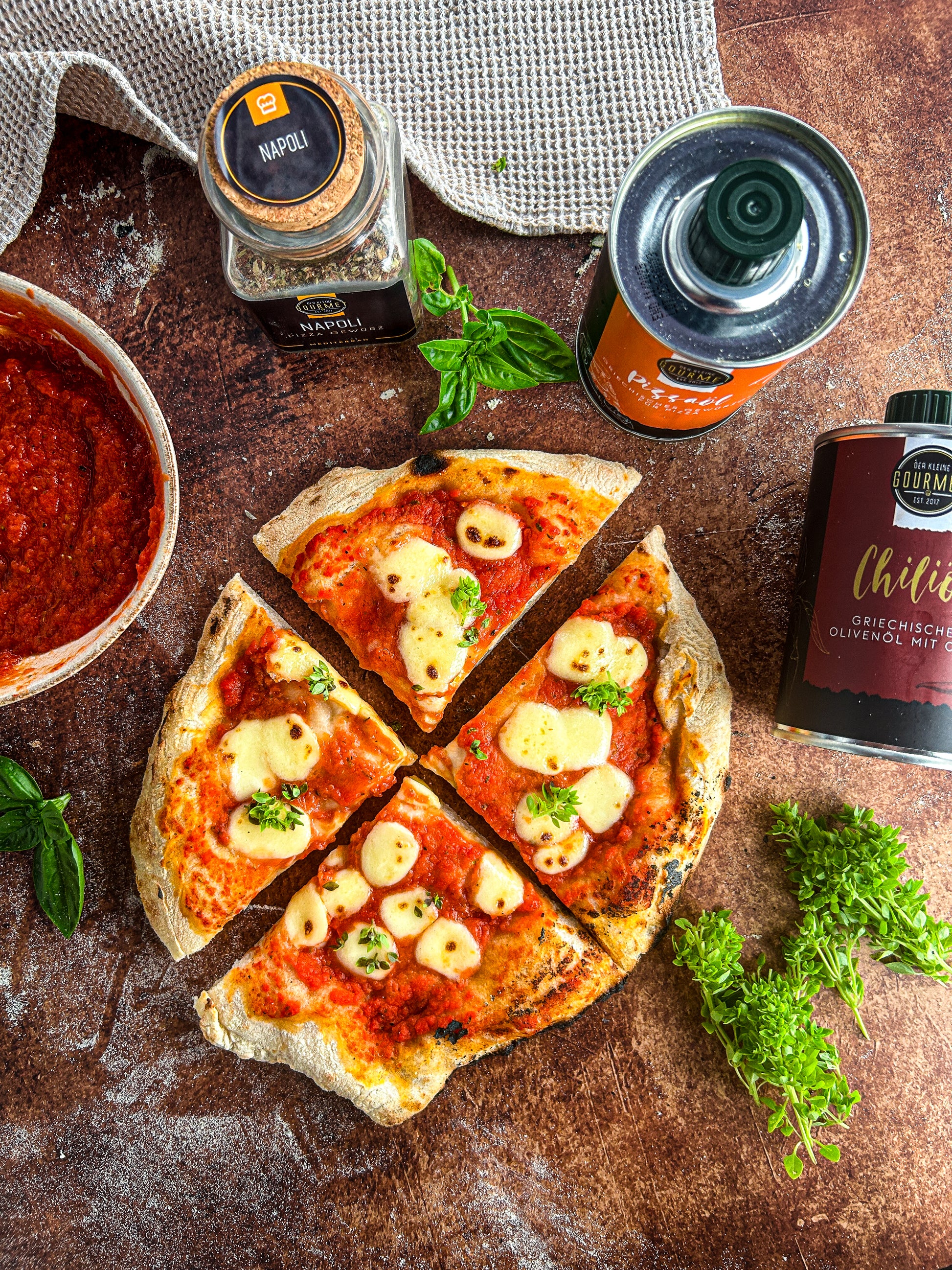 Rezeptidee für selbstgemachte Pizza mit Pizzaöl