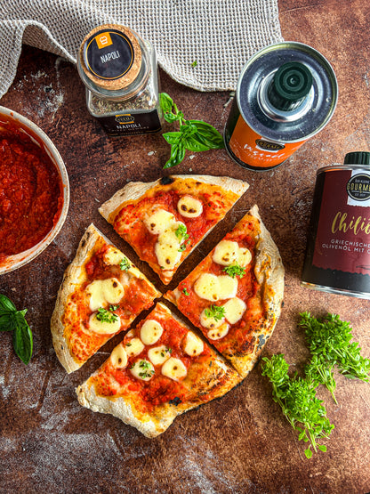 Rezeptidee für selbstgemachte Pizza mit Pizzaöl